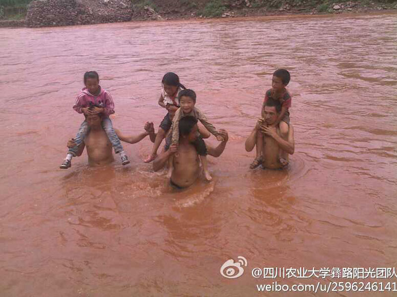 7��17�գ��Ĵ��r�I��W����·ꖹ⡱�Fꠁ���������ɽ��ϲ�¿h�ɺӿ���_չ֧�̻�ӡ��ɺӿ�悵�̎ƫƧ��ȫ��ĺ���ÿ�춼Ҫ���Ѓɂ���С�r�όW��;����Ҫ���^һ�l30�׌��ĺ������D������W�����Ӷ��^�R����ĺ�����