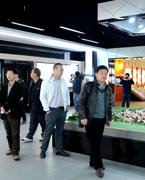 晉江城市展館　　晉江城市展館大樓位于世紀大道西側，于2004年12月動工建設，地上四層、地下一層，總建筑面積為18645平方米，項目總投資為7500萬元。