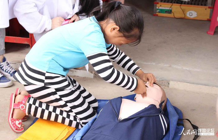 ���ӂ���־Ը�ߵ�ָ���£��W������M���˹�������