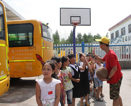 ���Ϲ��I��W�����Q�׌WԺ����ϵ�P�h�������ж�������������`꠵�����ʡƽ�ɽ���P�hѦ��悶��Ӝϴ���ӢС�W�_չ֧�̻�ӣ��e�k��ӢС�W��һ��Ȥζ�\�ӕ���׌�W���w���W��ƥ�˾��񡣈D��־Ը�߽o�W���ĄŃ����͡�