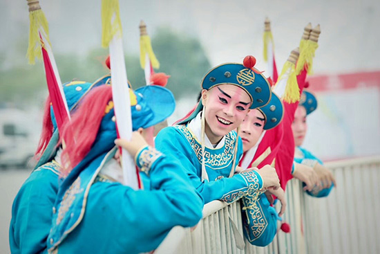 現場演員。 溫明 攝