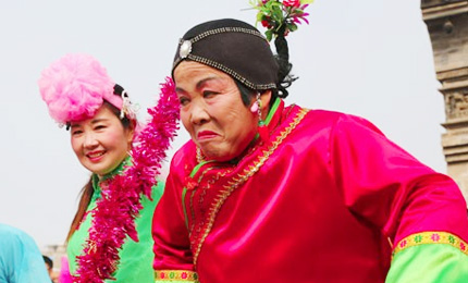 ���՝}�ϴ����һ���׻�Ӿ��ʼ������L茹�����������������Ť������2��16�գ������һ�@�죬�}�Ͽh�e�����S����ʵĽ��^�Ļ���ӣ����y(t��ng)���׶��˶�ʡ���ζ����������Ⱥ���[�´����g�gϲϲ�^���꣬׌��(ji��)�՝}�Ǹ��ӽk����ʡ���Ԕ���� 