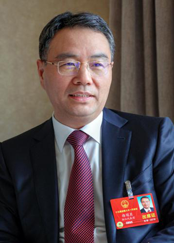 徐冠巨代表呼吁:要讓中國的卡車司機都能安心舒適地工作