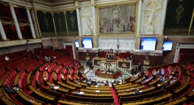 法國總理再過關 財政預算獲通過